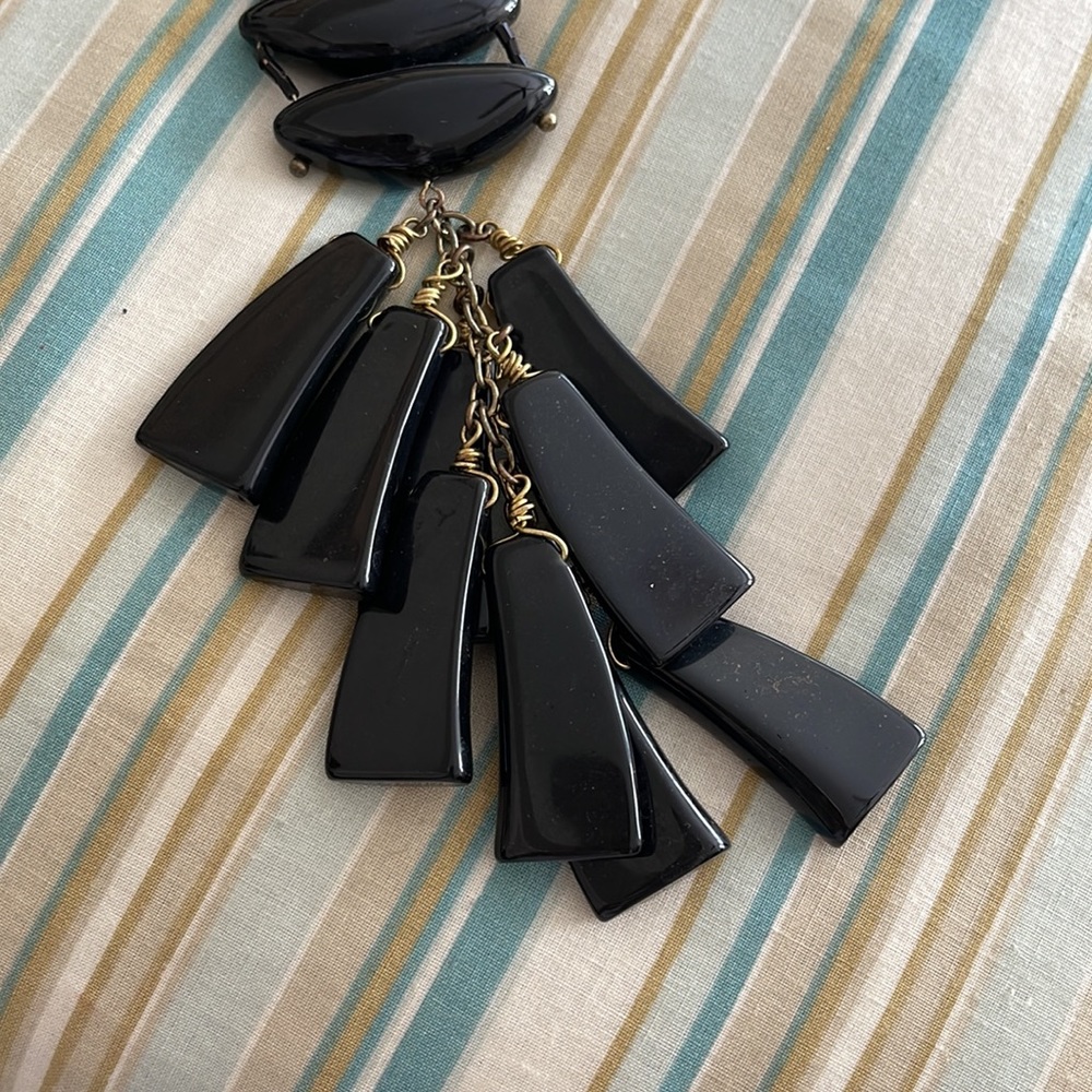 Vintage Chicos black long necklace with nuts and brass wrapped pieces of bone - Picture 5 of 12